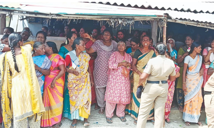 Four persons swoon as HR&CE officials attempt to seal shops on temple land