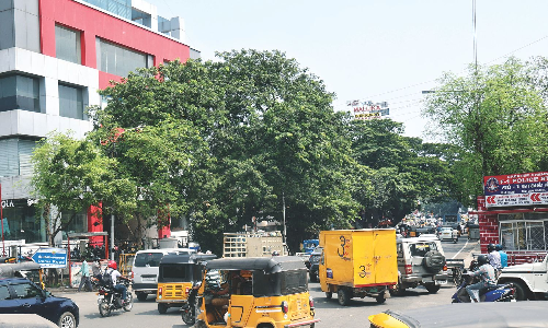Lack of traffic signal makes Casino Theatre junction a nightmare to navigate