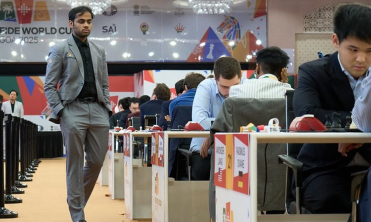 FIDE World Cup: Arjun, Harikrishna take control with white; Gukesh settles for draw FIDE World Cup: Arjun, Harikrishna take control with white; Gukesh settles for draw