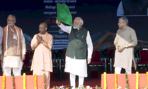 PM Modi flags off 4 new Vande Bharat trains from Banaras railway station