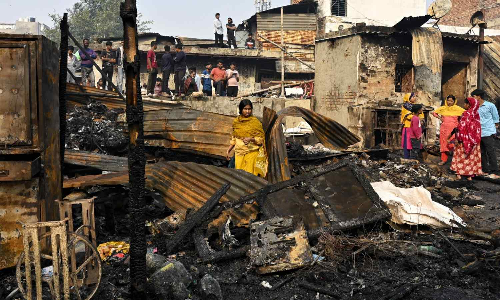 Massive fire near Delhis Rithala metro station turns hundreds of shanties into ashes; 1 dead