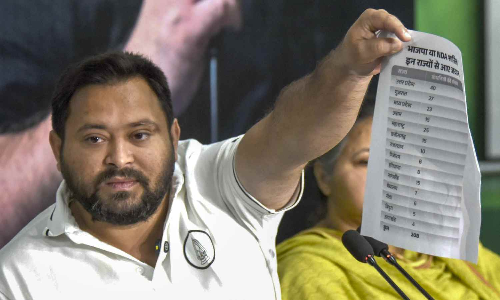 Bihar: Tejashwi criticises EC for not disclosing gender-wise data of electors who voted in 1st phase