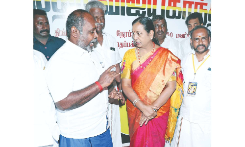 Udhayakumar, Premalatha chat fuels talks over revival of ties