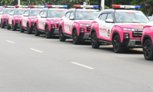 Pink patrol cops rescue girl stranded in Kovai Pink patrol cops rescue girl stranded in Kovai