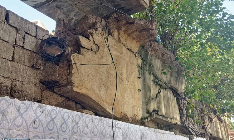 Chennai: Damaged wall near Park Town railway station raises safety concerns