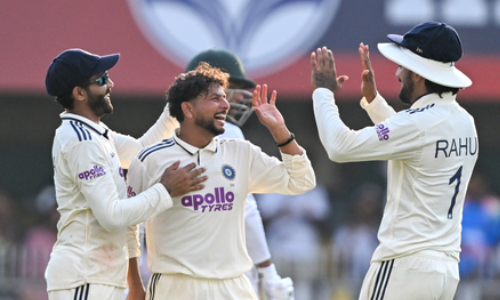 India reach 102 for 4 at tea on 3rd day in reply to SAs 489