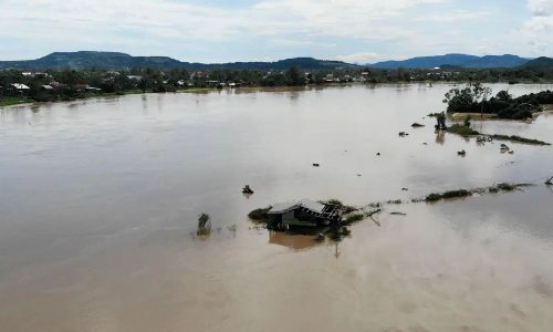 Death toll in Vietnam floods reaches 90 Death toll in Vietnam floods reaches 90