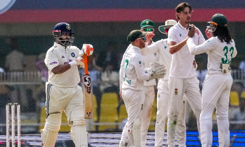 India struggle at 174 for 7 at lunch as batters falter