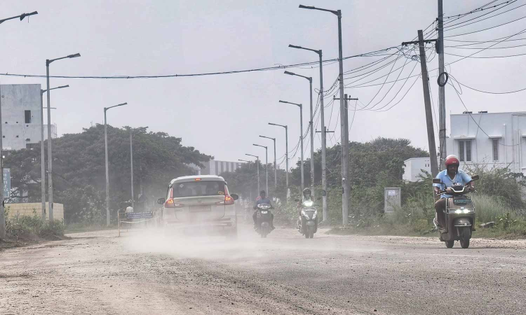 Cement unit dust turns road a smoggy stretch in Sholinganallur
