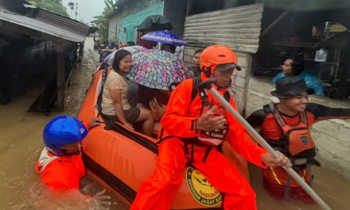 Landslides, flash floods on Indonesias Sumatra island leave at least 10 dead, 6 missing