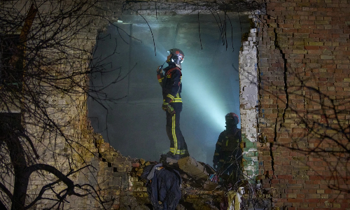 Russian attacks kills 2 in Kyiv as diplomatic efforts to end war in Ukraine gain momentum