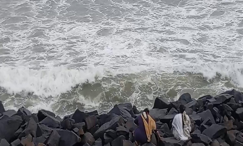 Cyclone Ditwah: Strong winds, rough seas hit Puducherry; tourists share experiences Cyclone Ditwah: Strong winds, rough seas hit Puducherry; tourists share experiences