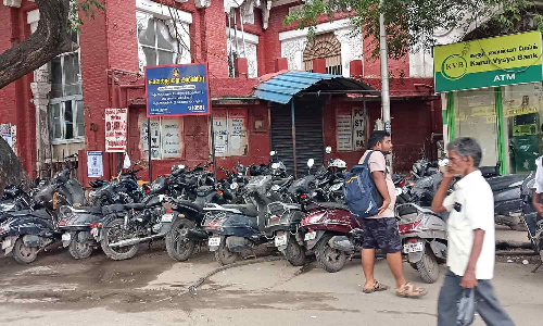 Roads near Egmore railway station choc-a-bloc with haphazard parking