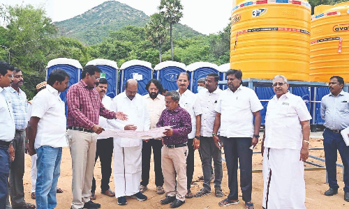 Karthigai Deepam festival: Minister Velu inspects Girivalam,other facilities in Tiruvannamalai Karthigai Deepam festival: Minister Velu inspects Girivalam,other facilities in Tiruvannamalai