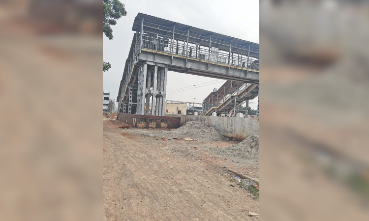 Chennai Citizen Connect: Passengers seek lift at Platform 1 of Gummidipoondi railway station