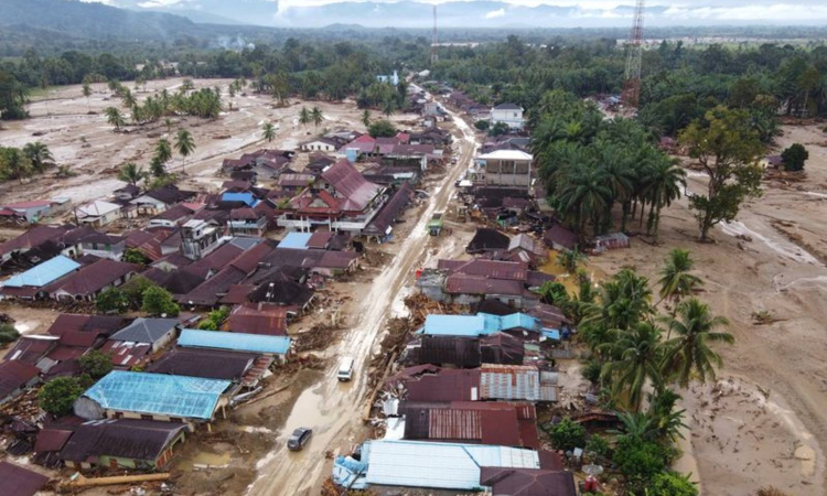 Over 1,200 dead from floods in Indonesia, Sri Lanka, Thailand as rescue efforts intensify Over 1,200 dead from floods in Indonesia, Sri Lanka, Thailand as rescue efforts intensify