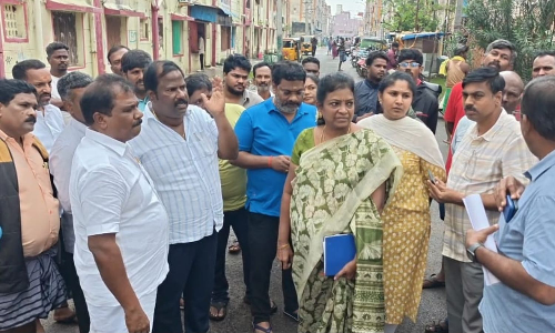 Enraged residents surround MLA over post-cyclone crisis in Perumbakkam Ezhil Nagar Enraged residents surround MLA over post-cyclone crisis in Perumbakkam Ezhil Nagar