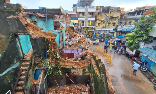 Chennai: Three rescued from debris after collapse of biryani shop roof in rains Chennai: Three rescued from debris after collapse of biryani shop roof in rains