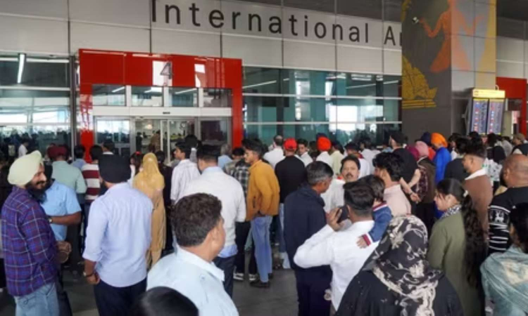 Check-in systems at airports face issues; flights delayed