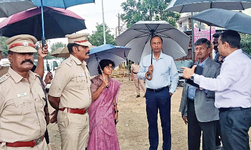 Karur stampede: Kin meet SC-panel head, blame Vijay