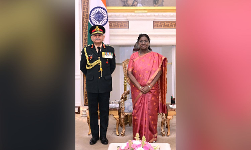 Army chief General Upendra Dwivedi calls on President Murmu