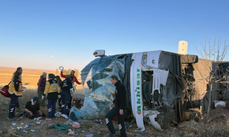 Seven dead, 11 injured in bus crash in Turkey Seven dead, 11 injured in bus crash in Turkey