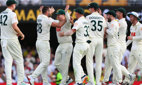 Steve Smiths brilliance propels Australia to a victory in the 2nd test and a 2-0 Ashes lead Steve Smiths brilliance propels Australia to a victory in the 2nd test and a 2-0 Ashes lead