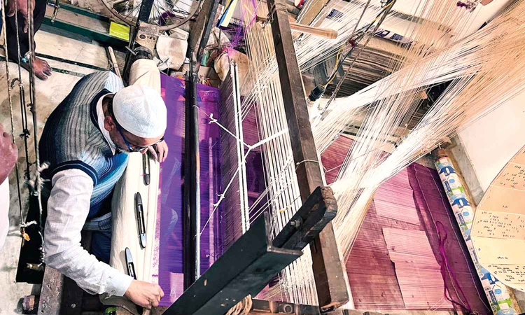 Varanasi: Banaras silk saree weavers staring at crisis Varanasi: Banaras silk saree weavers staring at crisis