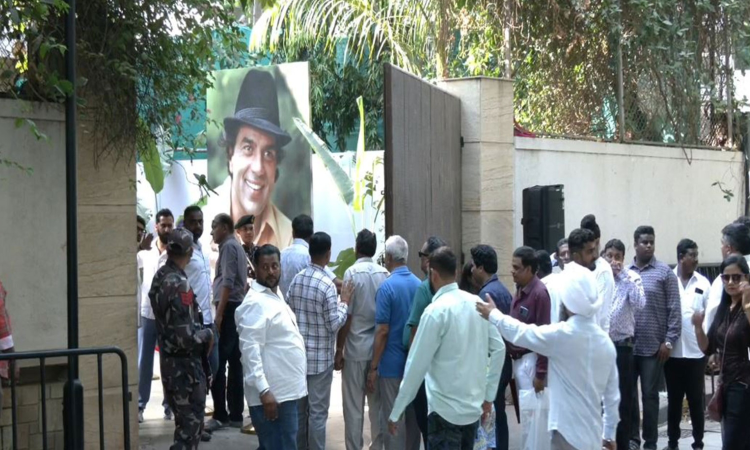 Fans gather outside Dharmendras residence to celebrate late actors 90th birth anniversary