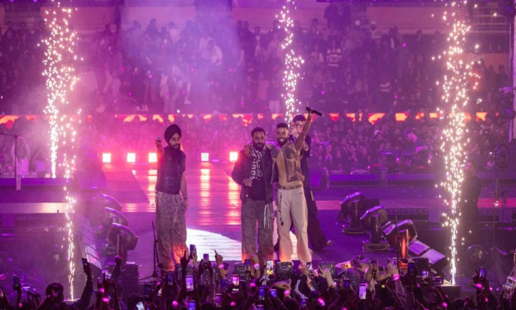 AP Dhillon delivers electrifying performance in Delhi, Babbu Maan makes special appearance AP Dhillon delivers electrifying performance in Delhi, Babbu Maan makes special appearance