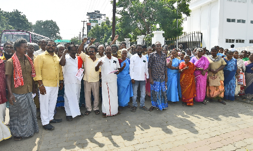 Thanjavur Corporation deducts EMIs from cleanliness workers, fails to deposit in loan a/c Thanjavur Corporation deducts EMIs from cleanliness workers, fails to deposit in loan a/c
