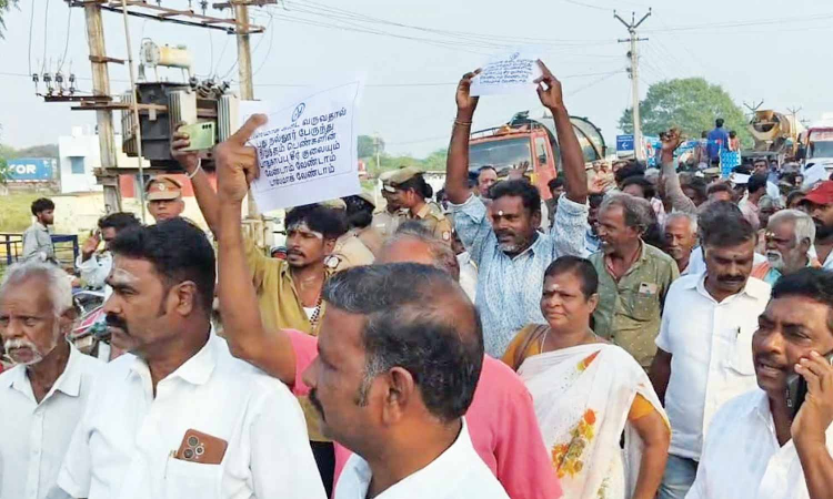 Kancheepurams Nallur residents protest Tasmac outlet near school