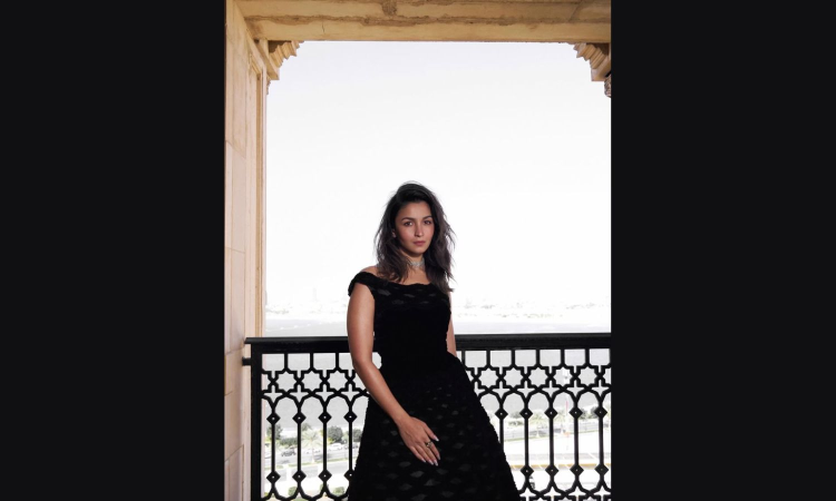 Alia Bhatt exudes radiance and timeless charm in a chic black gown in Jeddah Alia Bhatt exudes radiance and timeless charm in a chic black gown in Jeddah
