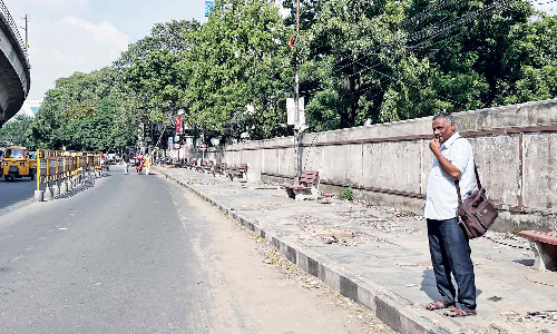 No cover for public as bus shelters go missing in Ekkattuthangal, West Saidapet No cover for public as bus shelters go missing in Ekkattuthangal, West Saidapet