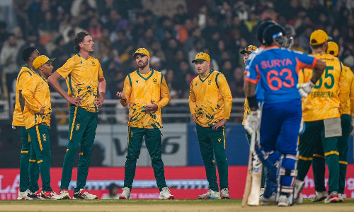 South Africa level series after de Kock special; Gill, SKY misfire again South Africa level series after de Kock special; Gill, SKY misfire again