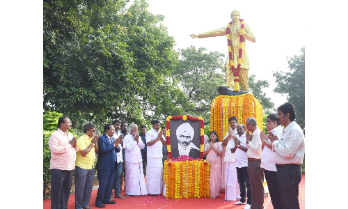 TN Governor Ravi, CM Stalin pay tributes to Mahakavi Subramania Bharati TN Governor Ravi, CM Stalin pay tributes to Mahakavi Subramania Bharati