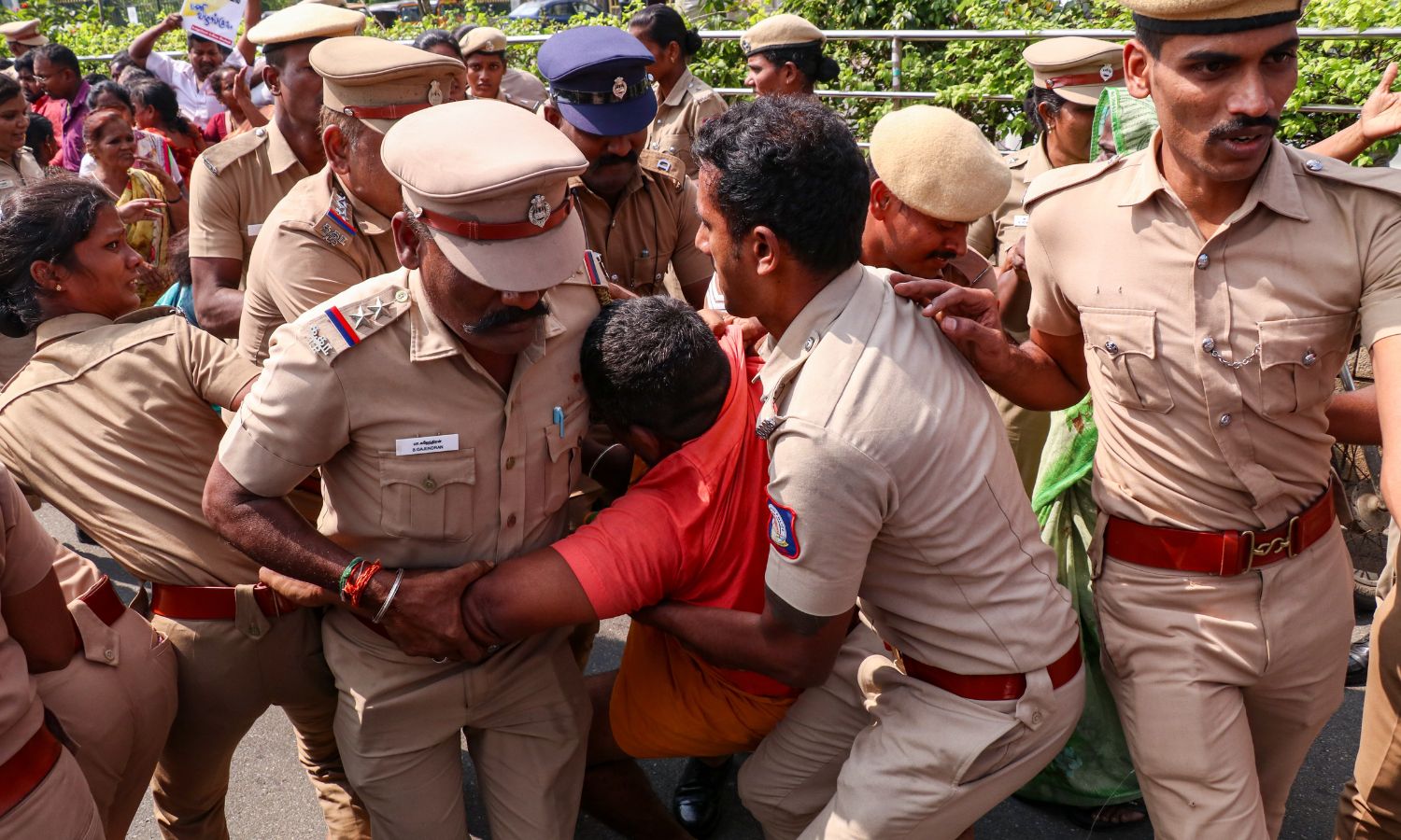 Cleanliness workers detained during protests at multiple locations in Chennai Cleanliness workers detained during protests at multiple locations in Chennai