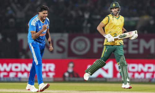 Pacers shine as India bowl out South Africa for 117 Pacers shine as India bowl out South Africa for 117