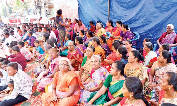 Hunger strike for Karthigai Deepam at Deepathoon held Hunger strike for Karthigai Deepam at Deepathoon held