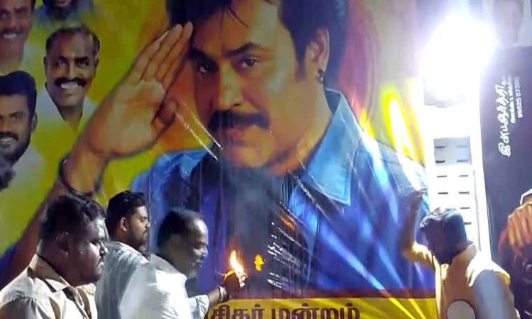 Rajinikanths fans celebrate re-release of his film Padayappa in Madurai Rajinikanths fans celebrate re-release of his film Padayappa in Madurai