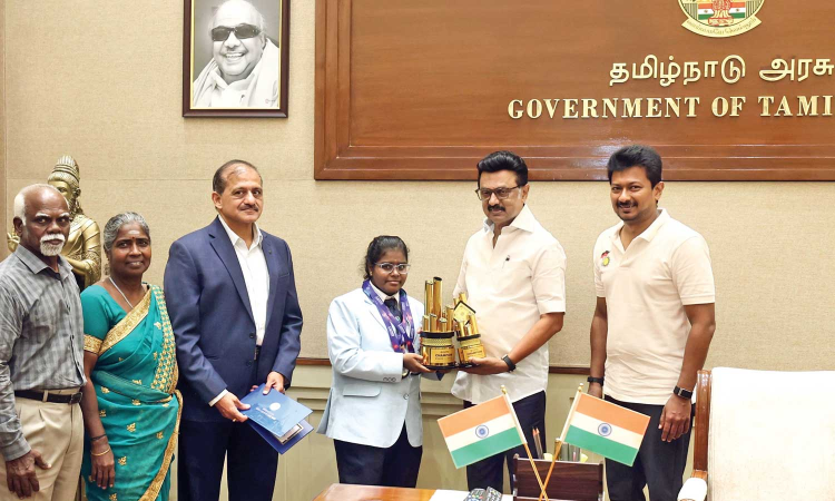 CM Stalin heeds to World Carrom Champions call for help; awards her, others Rs 1.9 crore CM Stalin heeds to World Carrom Champions call for help; awards her, others Rs 1.9 crore