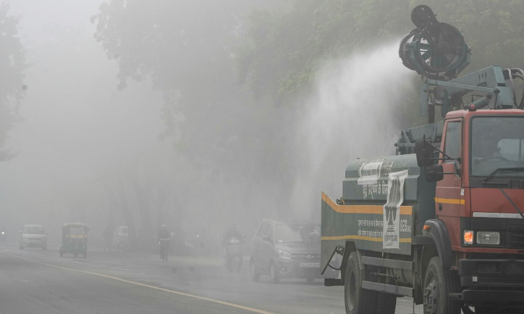 Delhis air quality very poor, haze persists Delhis air quality very poor, haze persists