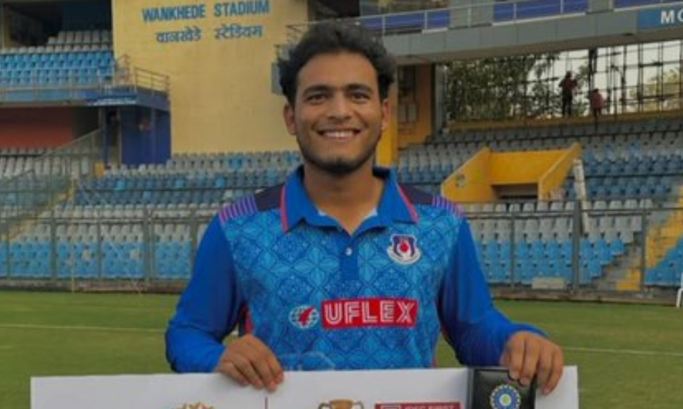 KKR splurge on Green, Pathirana; uncapped Prashant, Kartik go to CSK for Rs 14.20 cr each KKR splurge on Green, Pathirana; uncapped Prashant, Kartik go to CSK for Rs 14.20 cr each