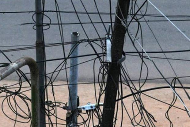 200 km of illegal cables around city lamposts snapped by GCC 200 km of illegal cables around city lamposts snapped by GCC