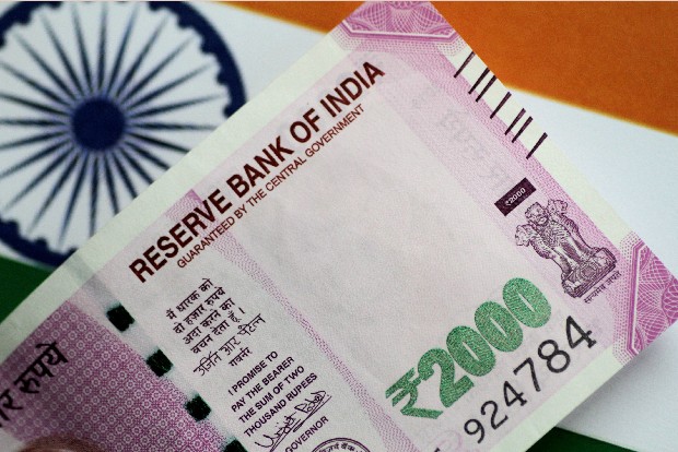 Rupee falls 11 paise to 76.35 against US dollar in early trade Rupee falls 11 paise to 76.35 against US dollar in early trade