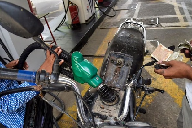 Petrol, diesel prices hiked by 80 paise, total increase now stands at Rs 6.40 Petrol, diesel prices hiked by 80 paise, total increase now stands at Rs 6.40
