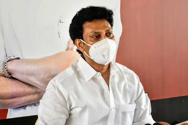 Mahesh Poyyamozhi inspects Kalaignar Memorial Library construction