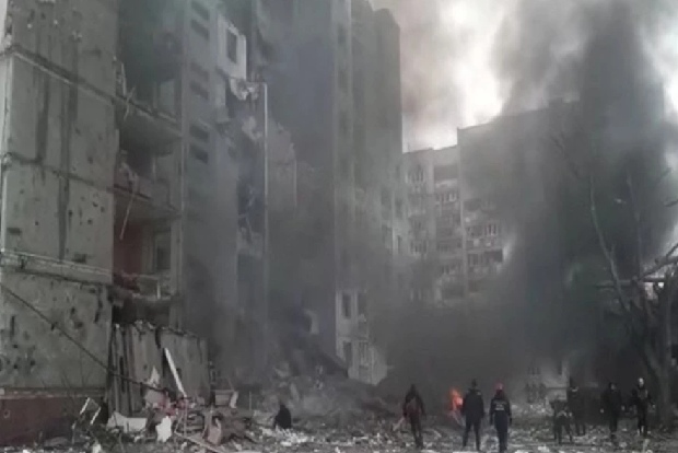 Ukraine reports 300 died in Russian strike on theatre
