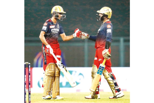 RCB pulls off a thrilling four-wicket win over Rajasthan RCB pulls off a thrilling four-wicket win over Rajasthan
