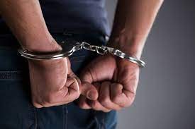 College girls catch snatcher after a chase, hand him over to cops College girls catch snatcher after a chase, hand him over to cops